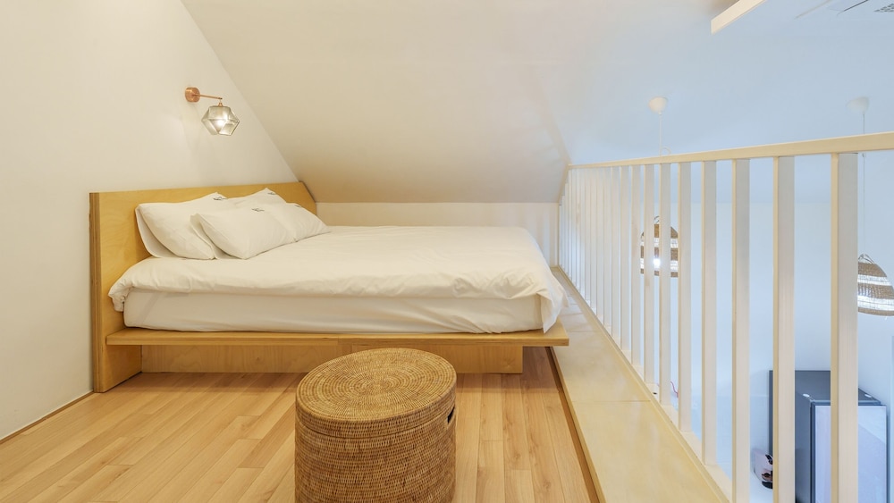 Gyeongju Rose Breeze Pool Villa Pension