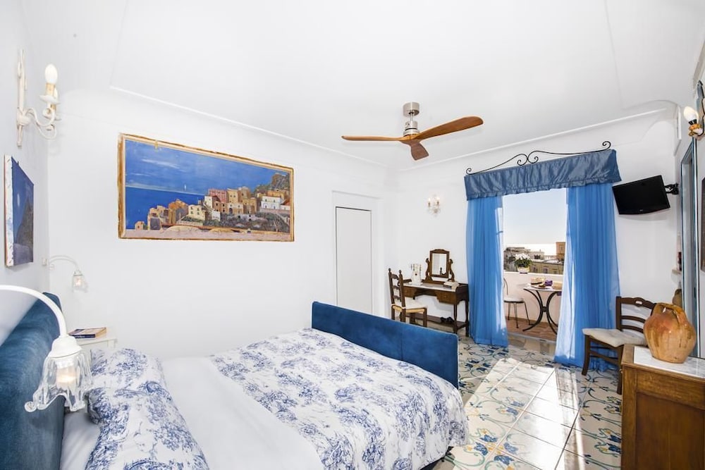 Dimora del Podestà, alojamiento y desayuno en Positano — hotel room
