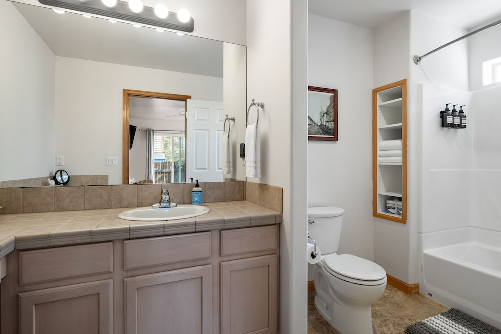 Taft at Old Mill - Pet-friendly & Near Downtown