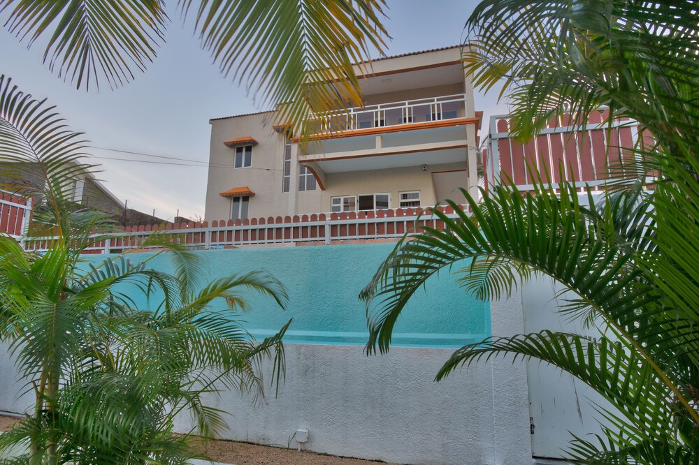 Hibiscus Villa - 5 Rooms