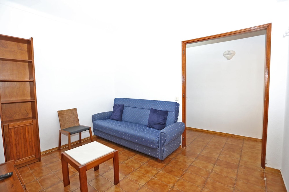 B82 - Albinos Flat in Lagos