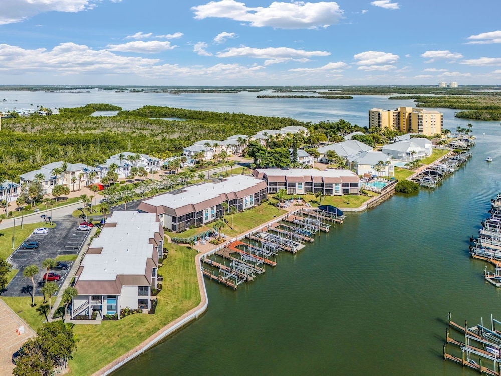 Estero Island Yacht & Racquet Club 224 1 Bedroom Condo