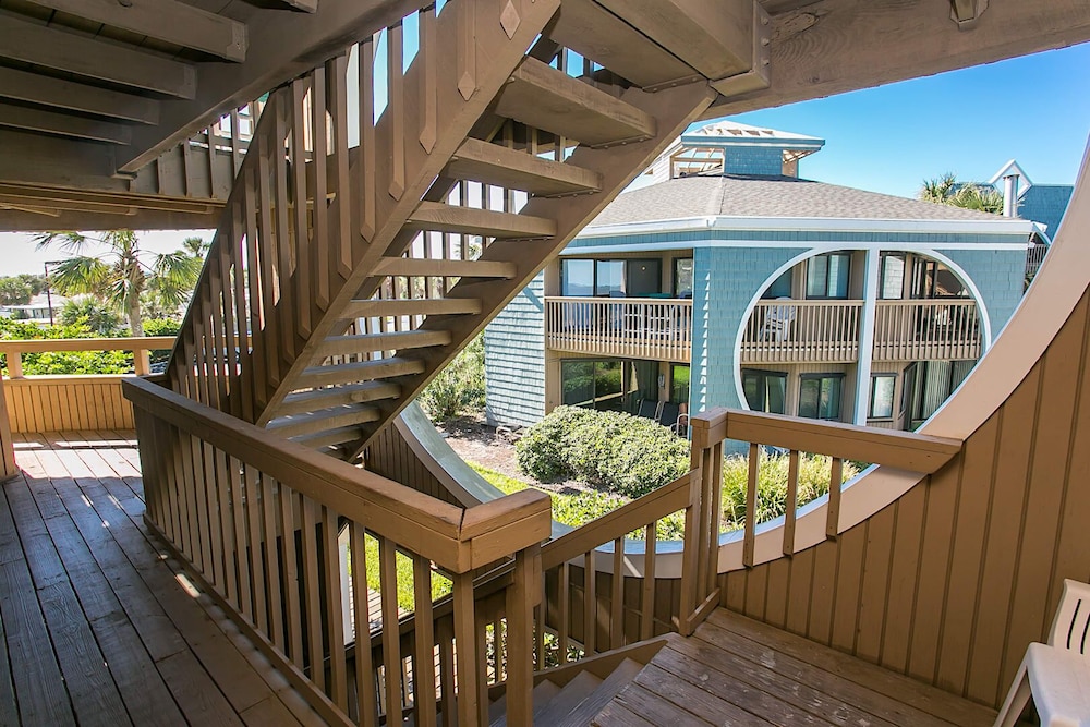 Oceanfront Luxury: 2BR Condo, St. Augustine