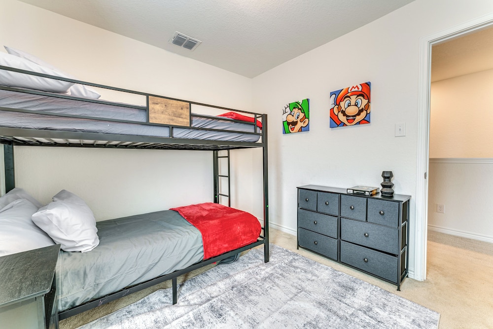 Spacious Home 11 Mi to San Antonio River Walk