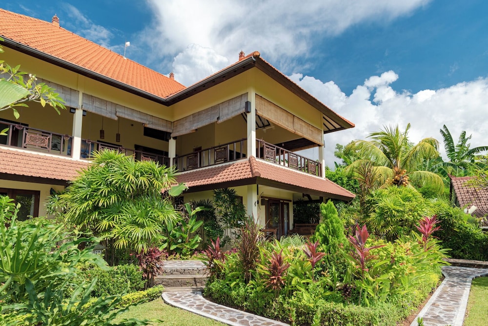 Alamanda Lovina Resort