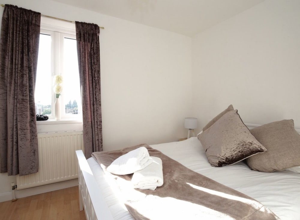 Arma Short Stays - Turner Close view 3