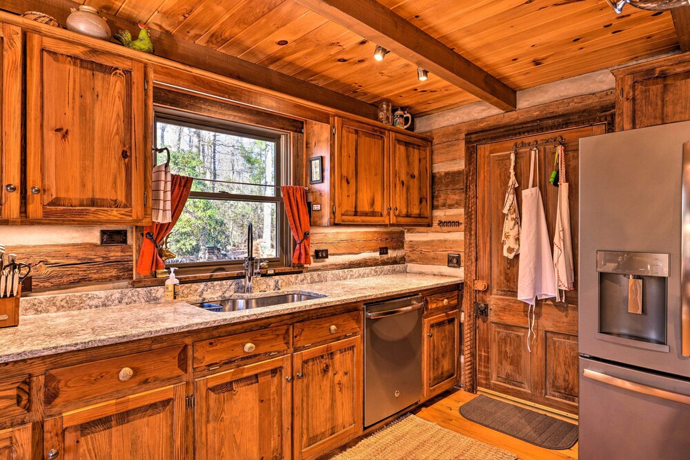 Cabin Near Boone w/ Hot Tub  Mountain Views - Property Image 17