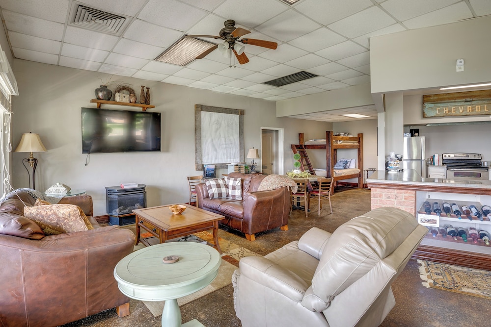1 Mi to Lake Guntersville: Scenic Condo Retreat!