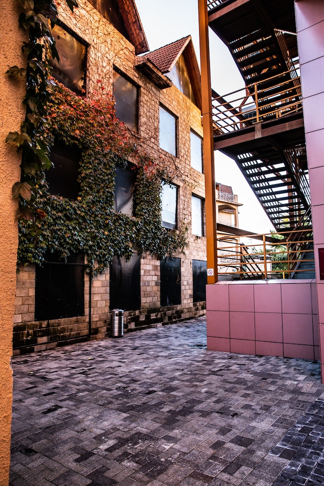 Hotel Liberty Fly