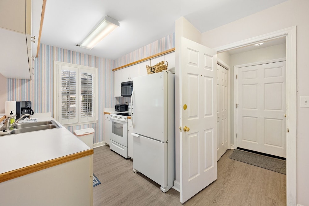 Fairways & Ocean Breeze 2 Bedroom Condo