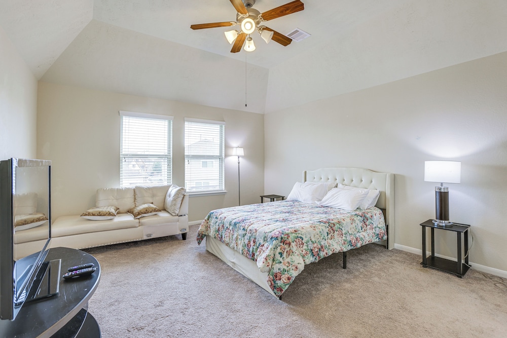 Covered Patio & Spacious Yard: Houston Area Home!