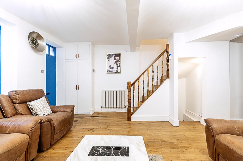 Spacious 4-bed House Near Liverpool St