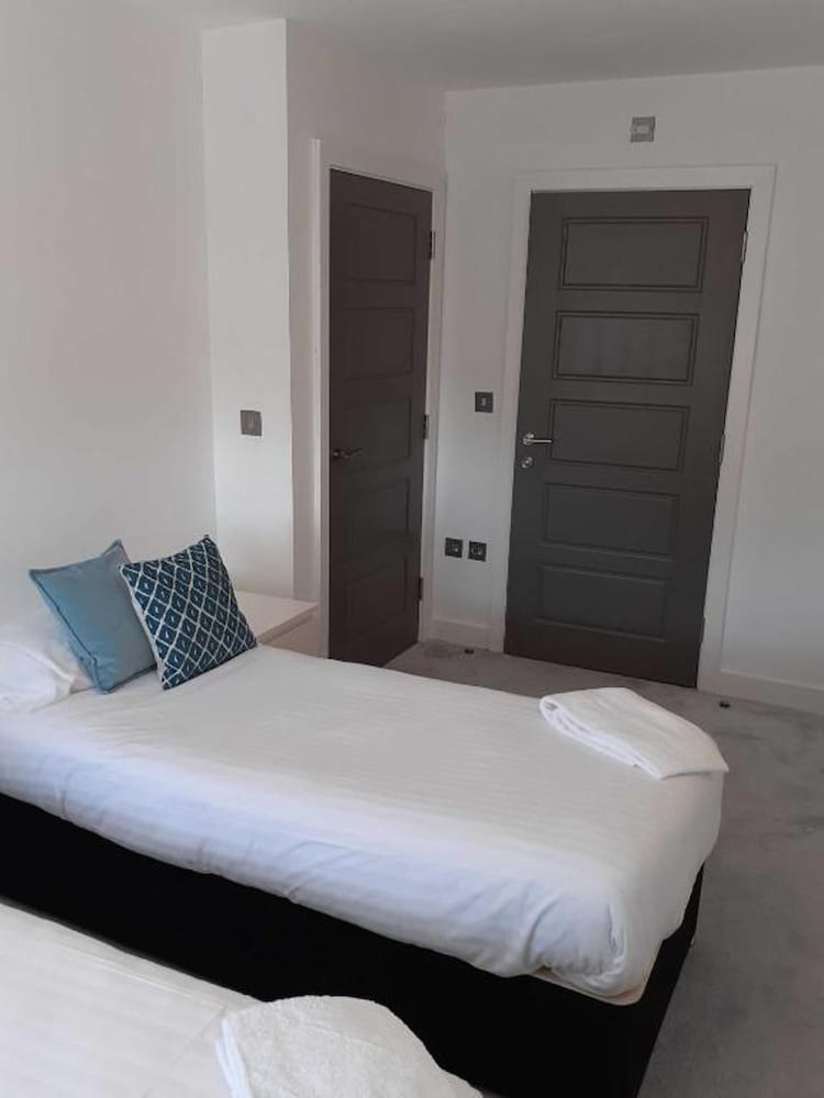 Lovely 2-bed Apartment in Brentwood view 4