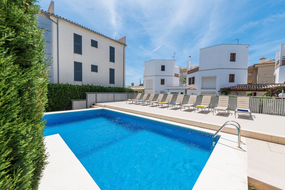 Residencial Llenaire Apartment