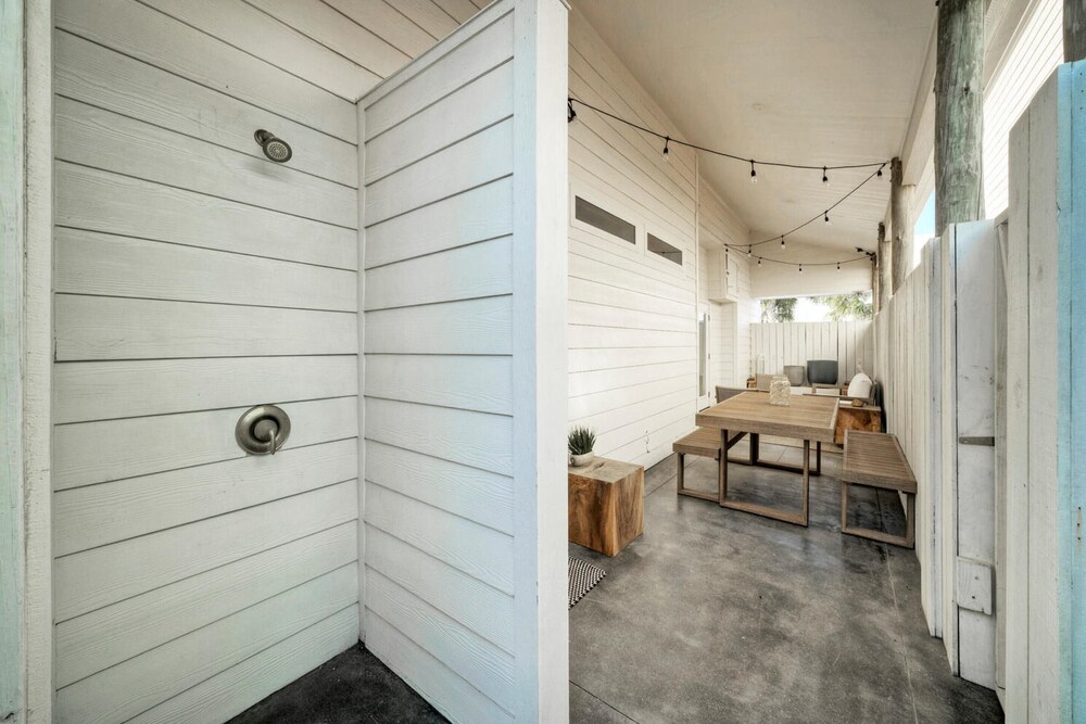 Pool, Playground, Patio Living, Family-friendly Clamshell Cottage by Avantstay view 4