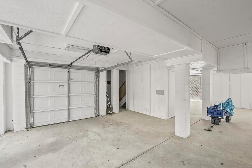 723 Seahorse Road - Newly Renovated, 5-bedroom Oceanside Home
