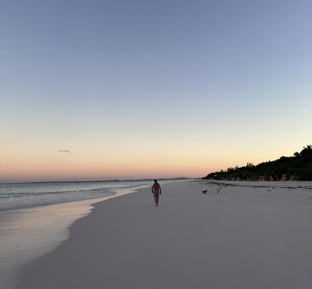 Hibiscus Hill Cricket Pavilion - Retreat Near Pink Sand Beach 2 Bedroom Cottage