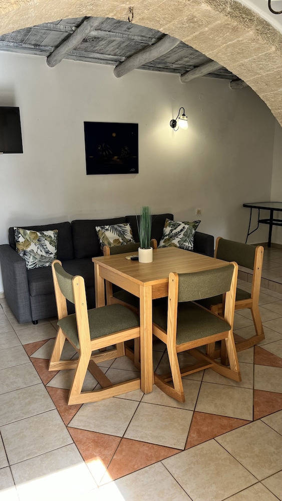 Skandalis Traditional Suites