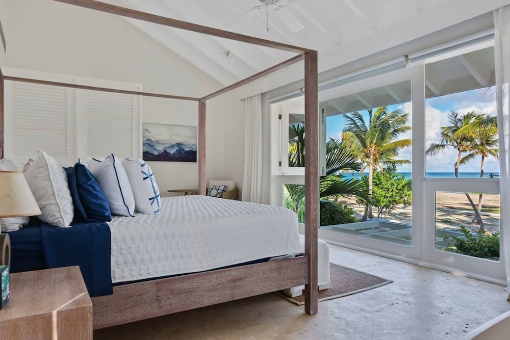 Oceanfront Golf Course Estate w Pool Guest House