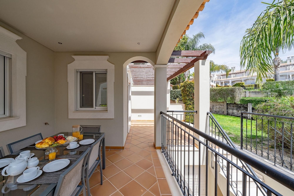 Townhouse Dahlia - The Crest view 4
