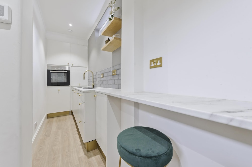 1 Bed House in Sheperds Bush