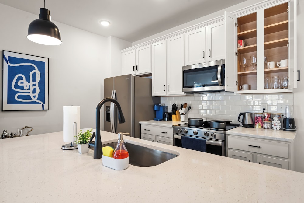 Luxe 3BR Townhouse to Uptown Charlotte