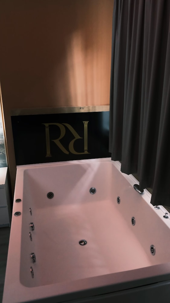 Royalty room spa