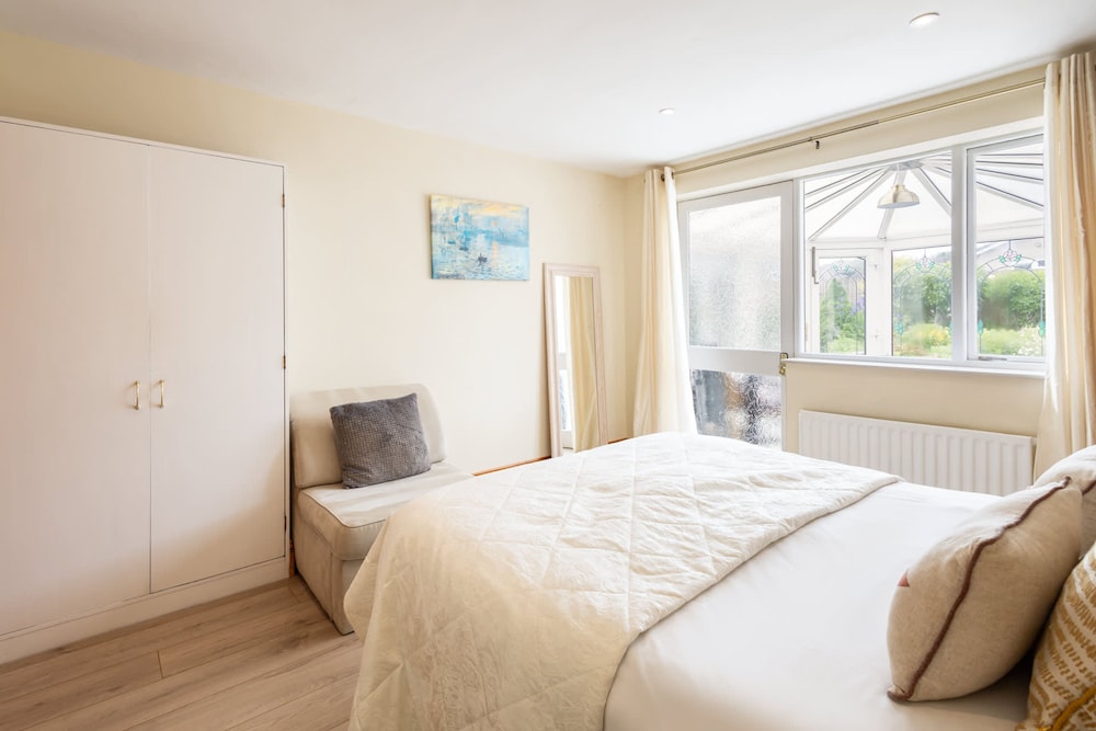 Host Stay Riverbank view 5