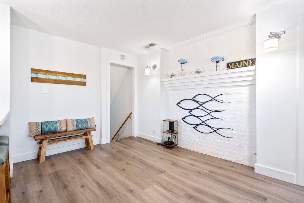 Beachwood Getaway Sleeps 10!
