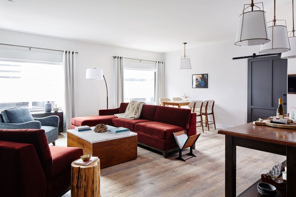 Hartford Vacations - The Blake Hotel - Property Image 19