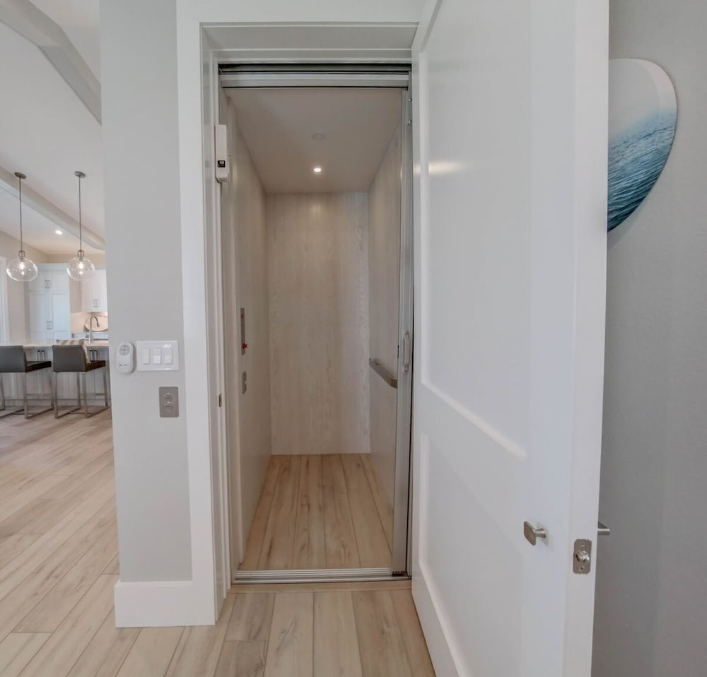 Villa Nautilus Steps Away From the Beach - New Lux 3 Story Pool Hot Tub Home With Elevator