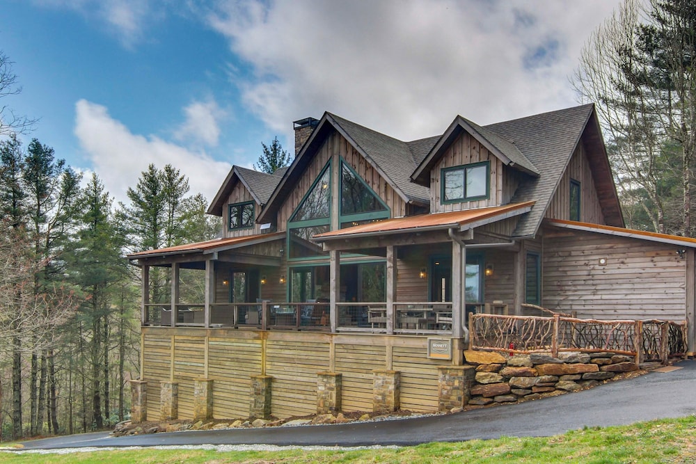 Sip on Deck & Enjoy Views! Mtn Lodge in Glenville