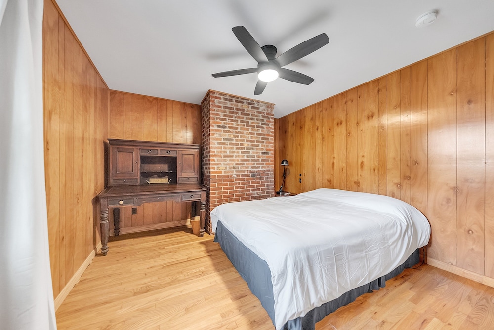 Peaceful Lakefront Getaway On Cayuga Lake 4 Bedroom Cottage