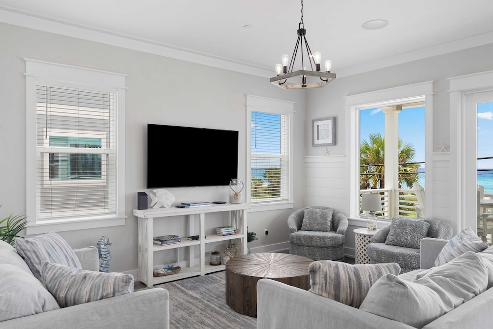 Gulf Views, Pool, Rooftop Lounge & Private Beach Heavenly Day by Avantstay