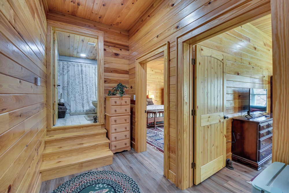Mountain-view Cabin ~ 2 Mi to Downtown Clayton! view 3