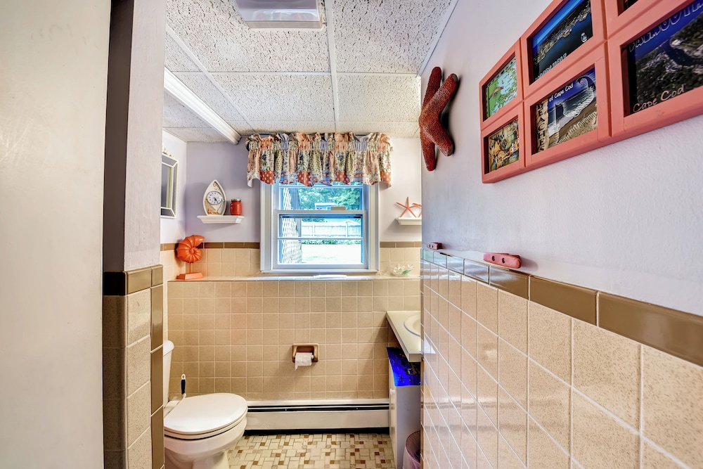 Charming East Falmouth Home: Walk to Private Beach