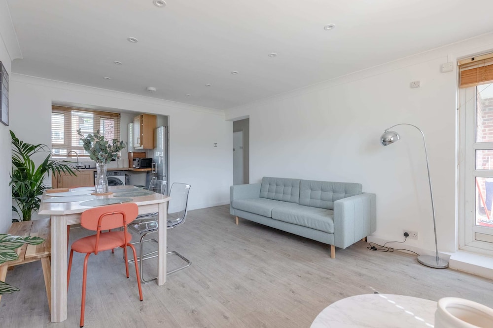 Spacious 3BD Flat, Close to Tube - Fulham!