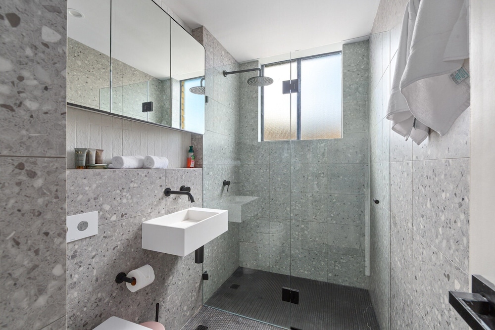 Bright 2-bed Apt With Spectacular Bridge Views