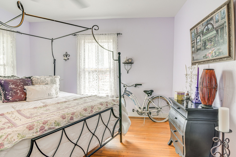 Pet-friendly Galveston Bungalow, 1/2 Mi to Beach! view 4