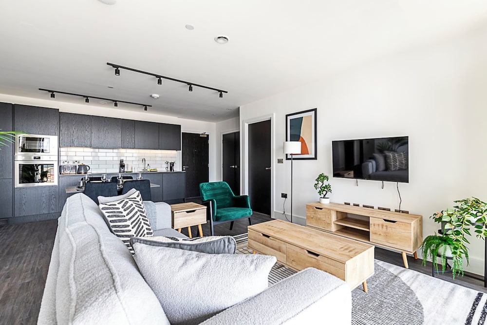 Stylish and Bright West London Gem