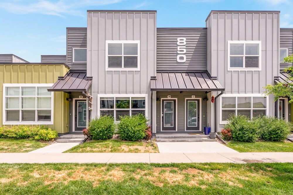 Spectacular Townhome Near Breweries and River District! view 3