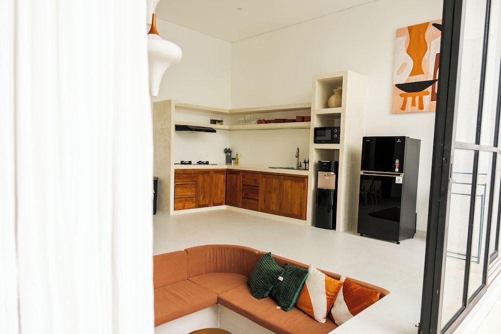 Tropical 2BR Private Villa, 6min Pererenan Beach