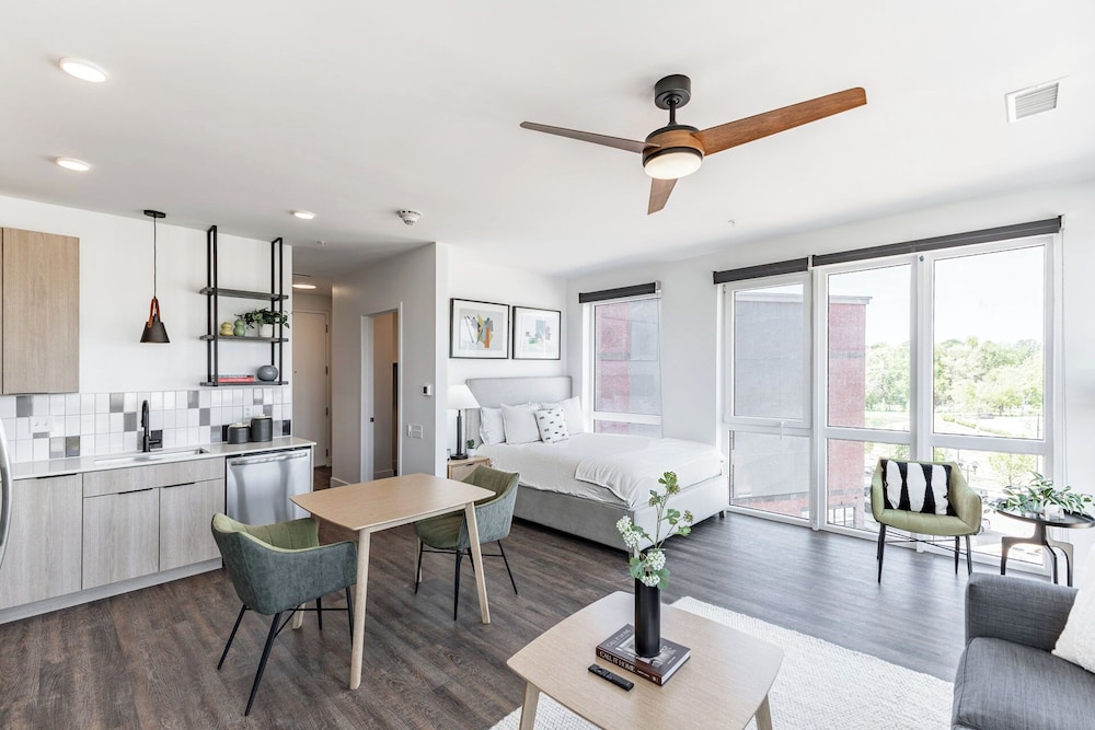 Anthem House Huntsville MidCity, powered by Placemakr