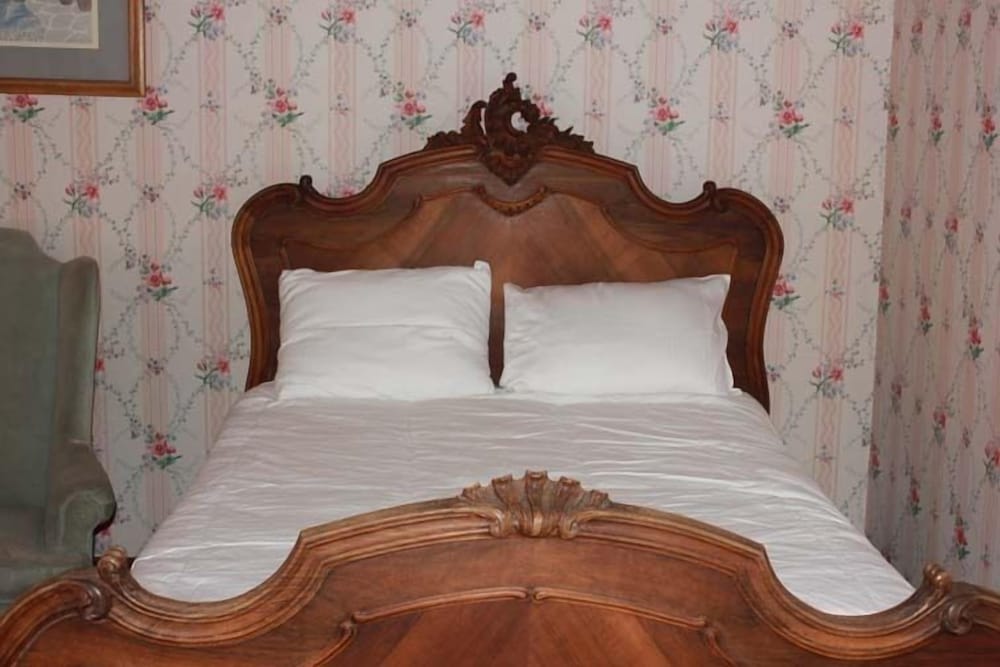 Irwin Street Inn