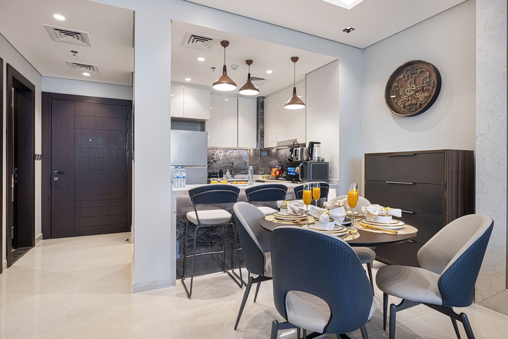 Nobles Suites by Hostiva - City View