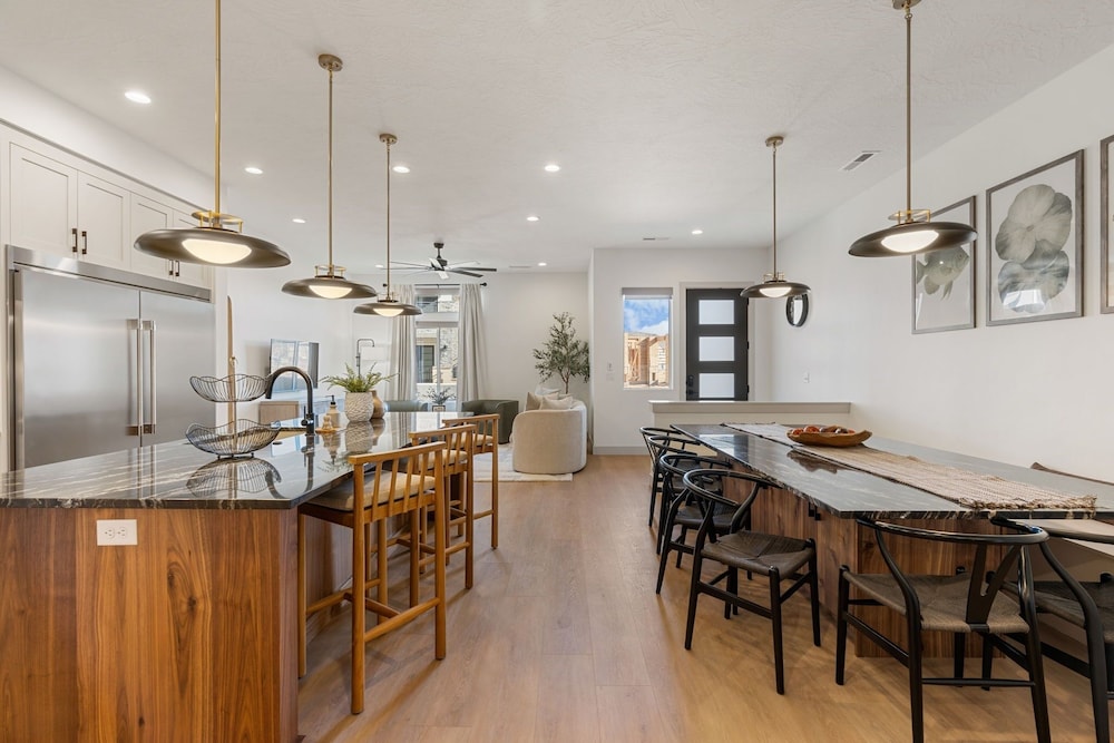 The Fish Bowl 6 Bedroom Townhouse