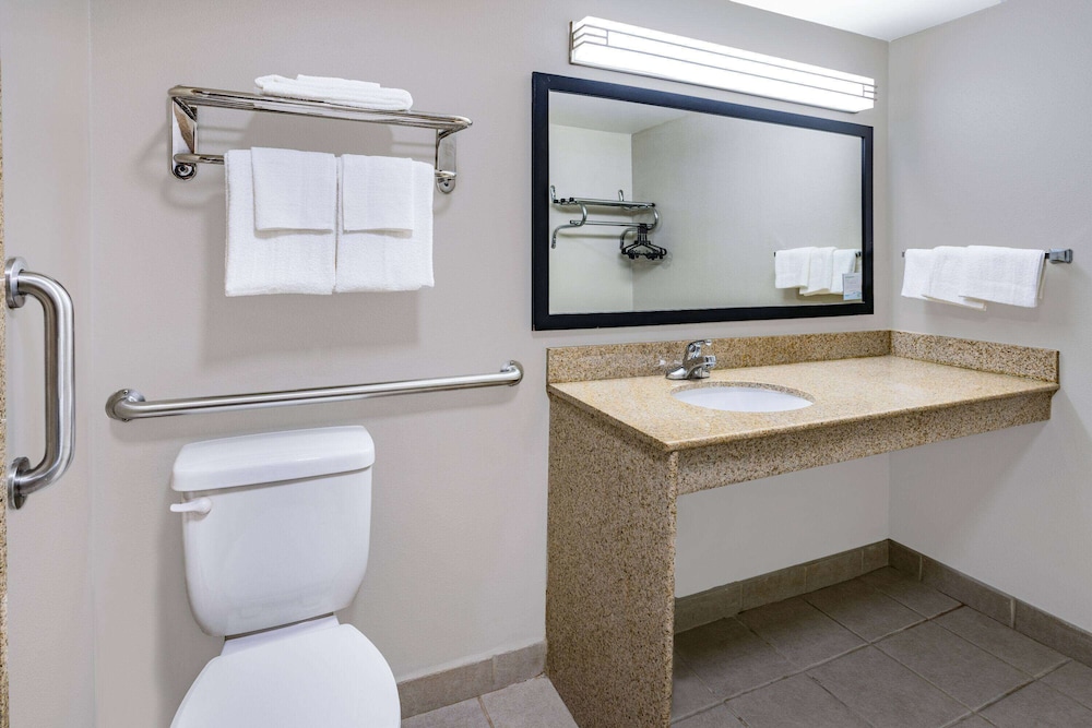 Days Inn by Wyndham Leeds - Property Image 5