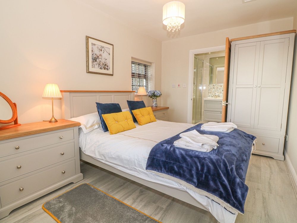 Holly Cottage view 2