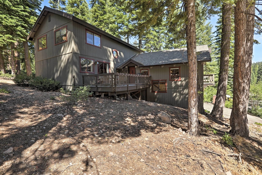 North Lake Tahoe Cabin: 4 Mi to the Beach! view 4