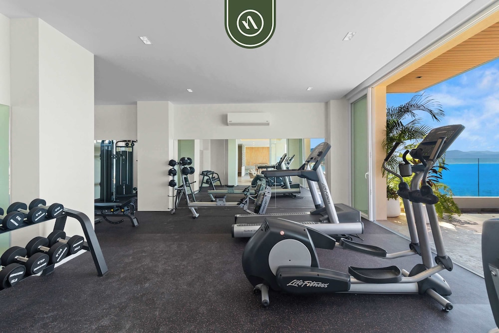 New Stylish 1 BR Condo - Ocean Views - Flex Room
